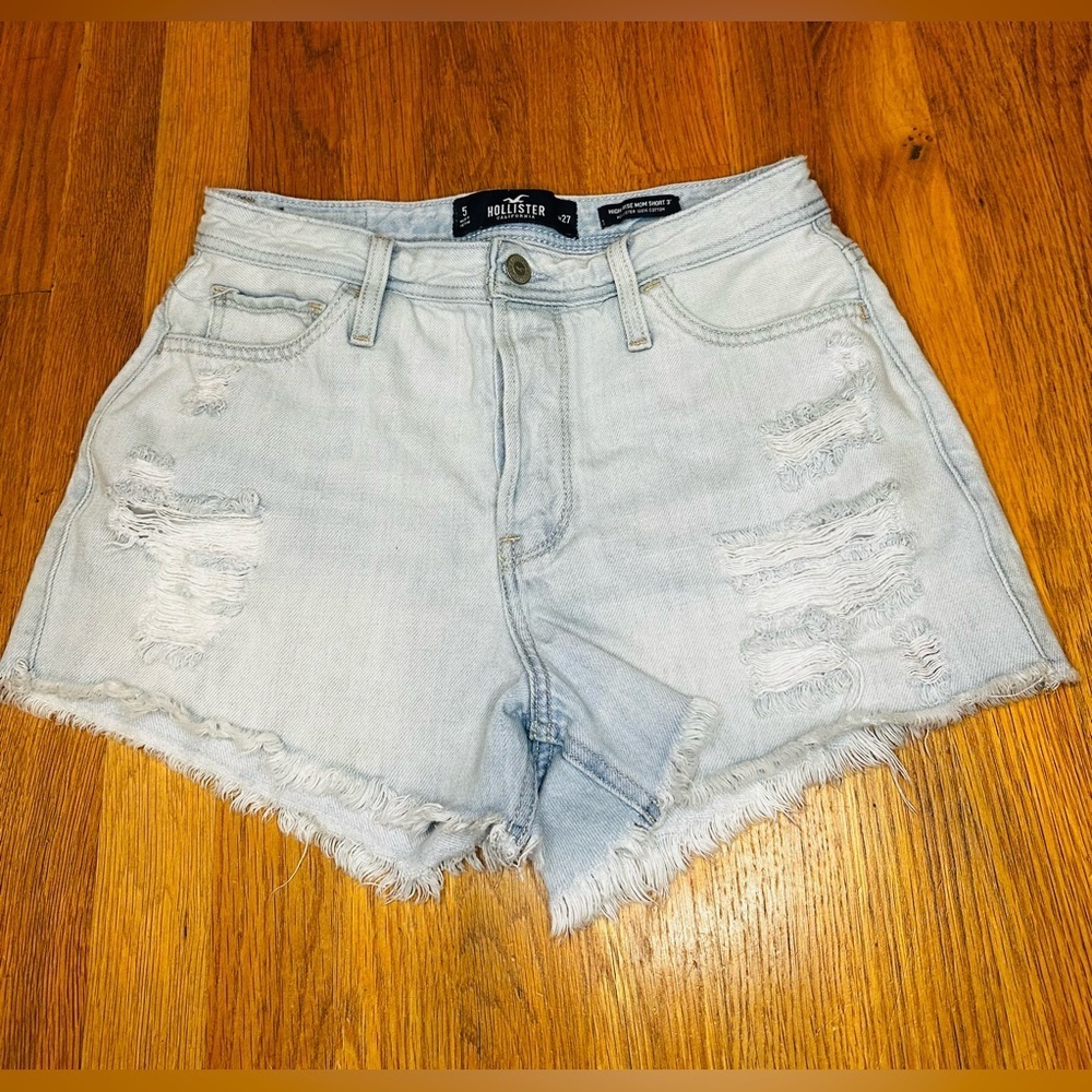 Hollister High-Rise Mom Denim Shorts Light Wash Distressed Frayed Hem Size 5